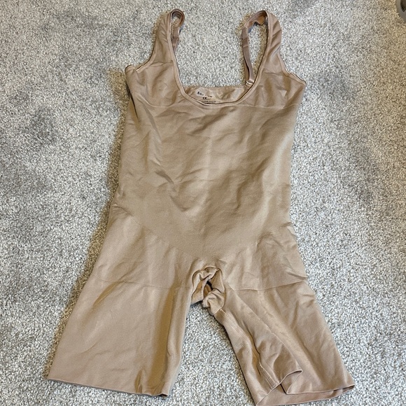 SPANX Assets Beige Bodysuit - Picture 1 of 6